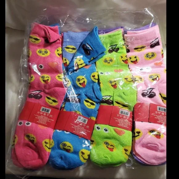 12 Pairs Assorted Colors Women's Socks Size 9-11 - Picture 3 of 5